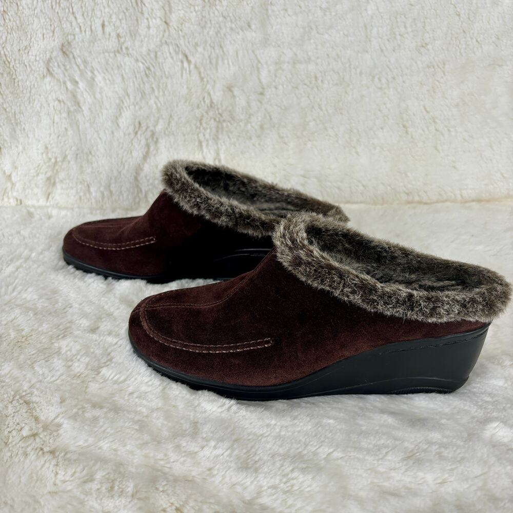 What’s What by AEROSOLES Coffee Suede Faux Fur Trim Wedge Women's Size 6.5 M